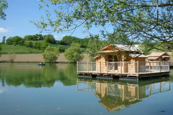 Cabanes Flottantes du lac de Pelisse, Douzains